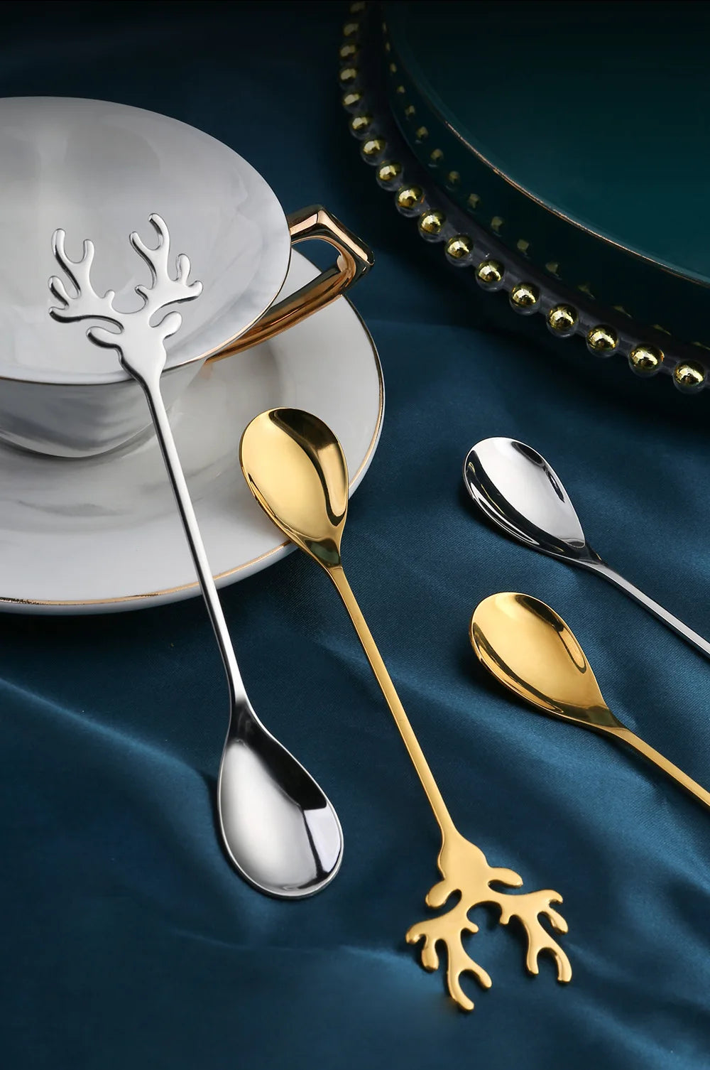 4pcs Christmas Elk Head Stainless Steel Coffee Spoons – Table Decor & Gifts for Xmas 2023 & New Year 2024